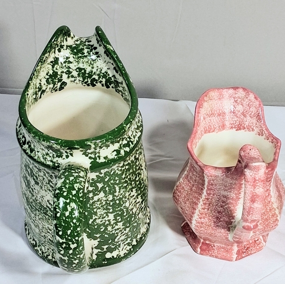Set of 2 Christmasy Hudsonware Ceramic Vintage Red & Green Cottagecore Pitchers - Picture 4 of 10